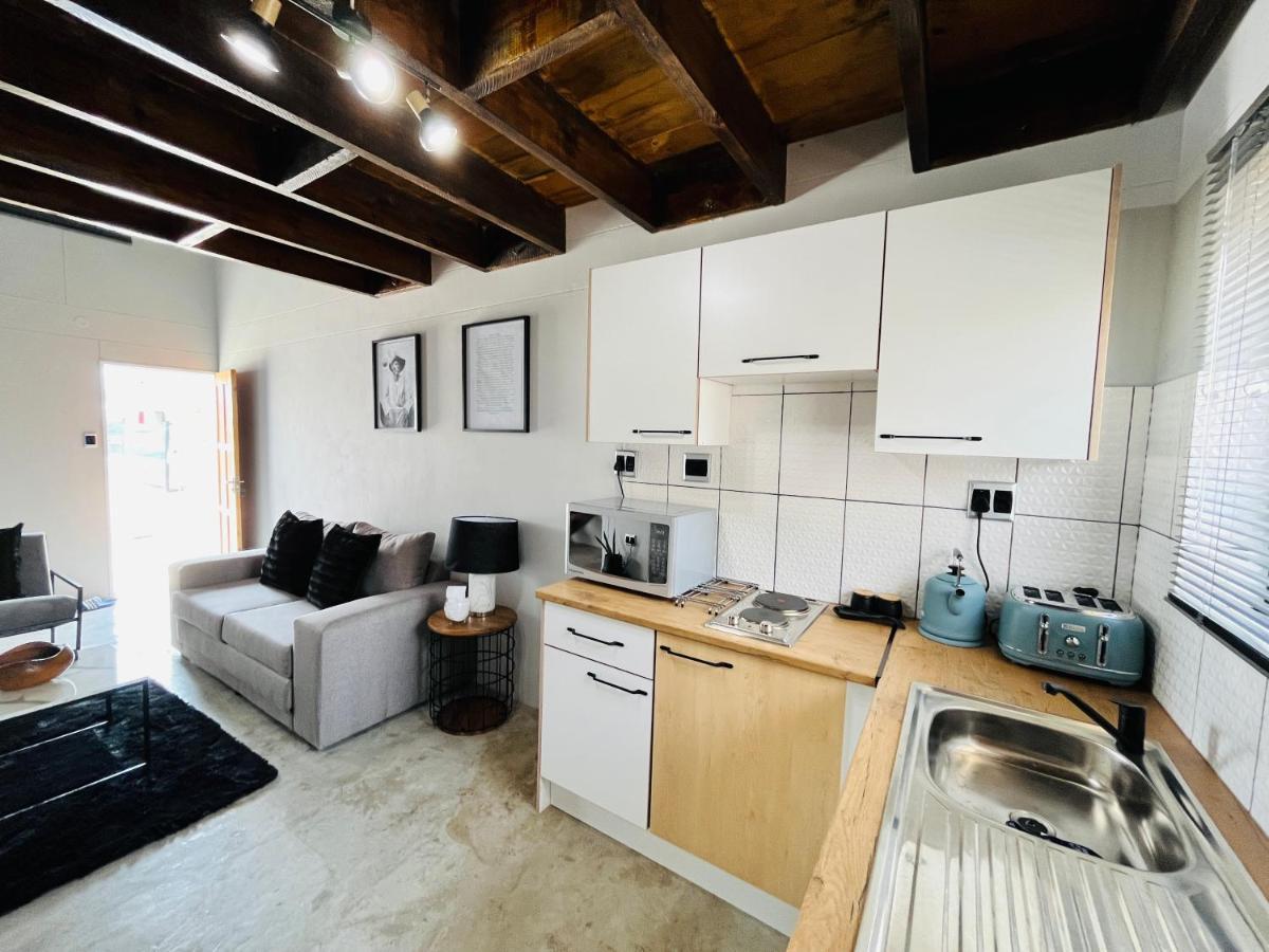 Kates Nest Guesthouse Oshakati Exterior foto